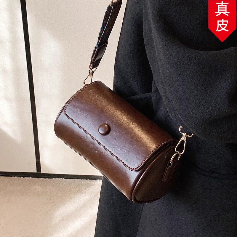 真皮复古包百搭小宽带单肩圆筒包