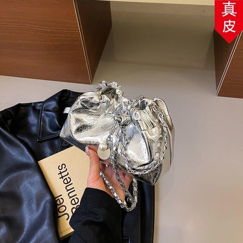 高级新款包包真皮2026高颜值单肩菱格百搭褶皱女链条包感通勤时尚