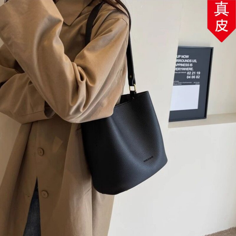 单肩2026搭包女通勤子母洋气春夏高级感百真皮包水桶复古包大容量