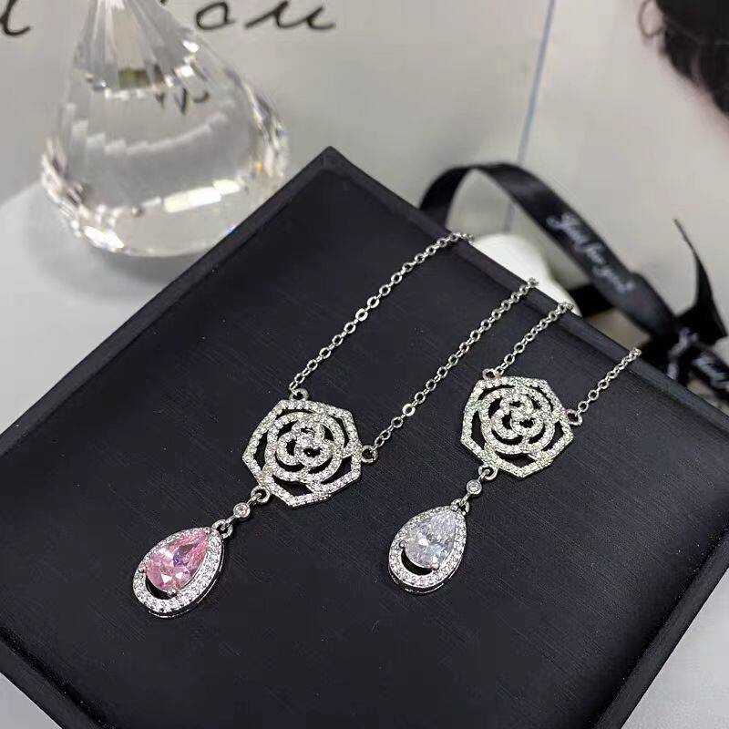 AU750纯18K白金镶嵌美国进口D色莫桑石白钻玫瑰花水滴项链轻奢潮