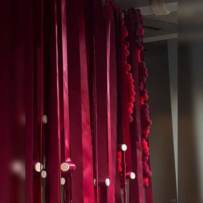 店铺春节元旦打卡挂饰场景丝装饰酒馆新年氛围感丝带氛围带感布置