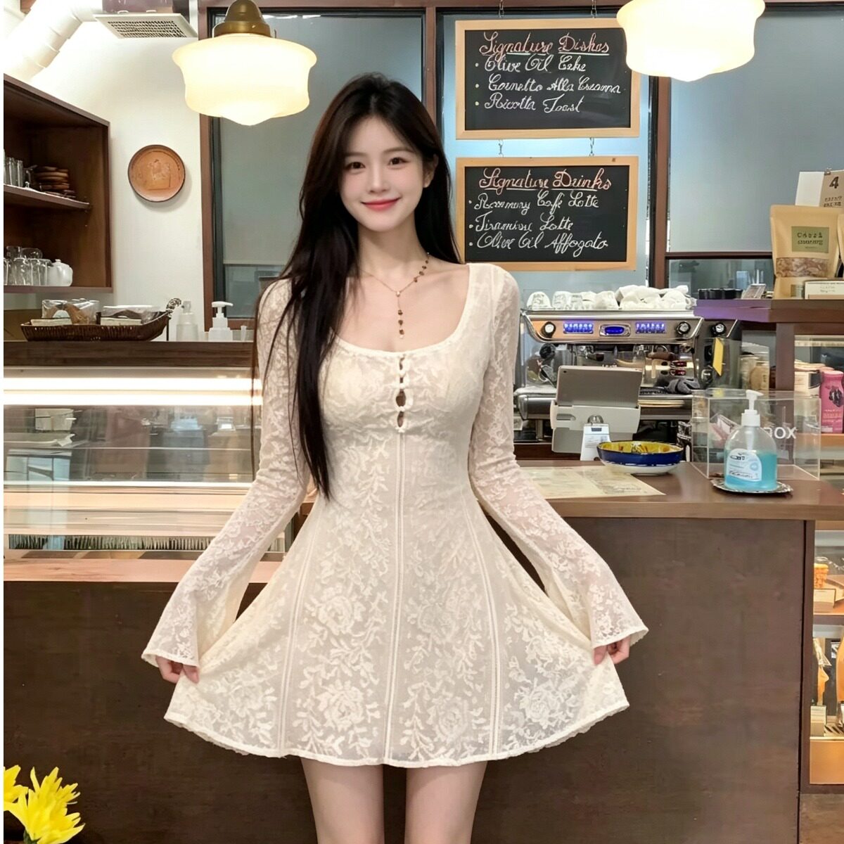 纯欲风U领蕾丝连衣裙女秋