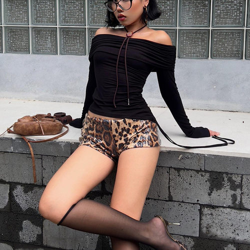 时髦气质豹纹印花亮片迷你短裤