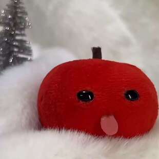 新款 苹果搞怪丑萌吐舌头青苹果毛绒公仔钥匙扣送朋友礼物 忧郁