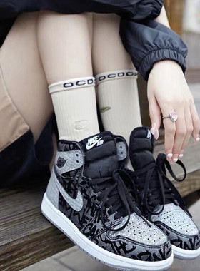 耐克女Air Jordan 1 High AJ1影子黑灰禁穿叛逆高帮篮球鞋555088