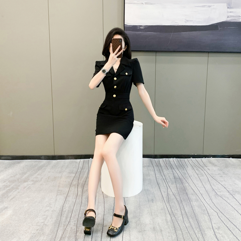 黑色高级感夏季连衣裙赫本风