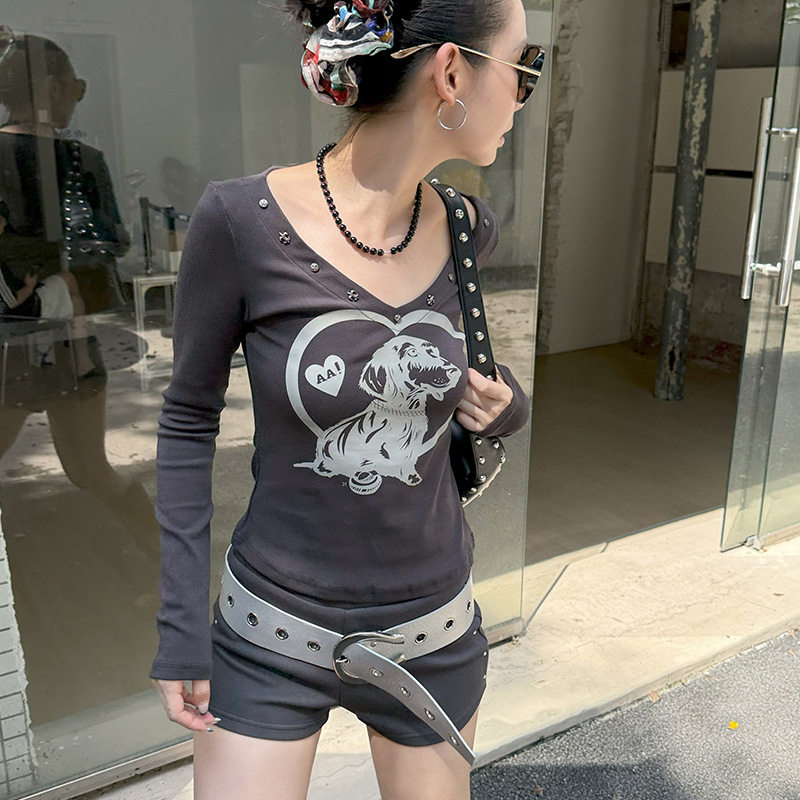 梵妮Fanny 朋克摇滚印花狗狗印花V领长袖修身打底衫T恤女秋季新款
