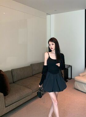 法式赫本风小个子吊带连衣裙女夏季新款气质收腰白色花苞漂亮短裙