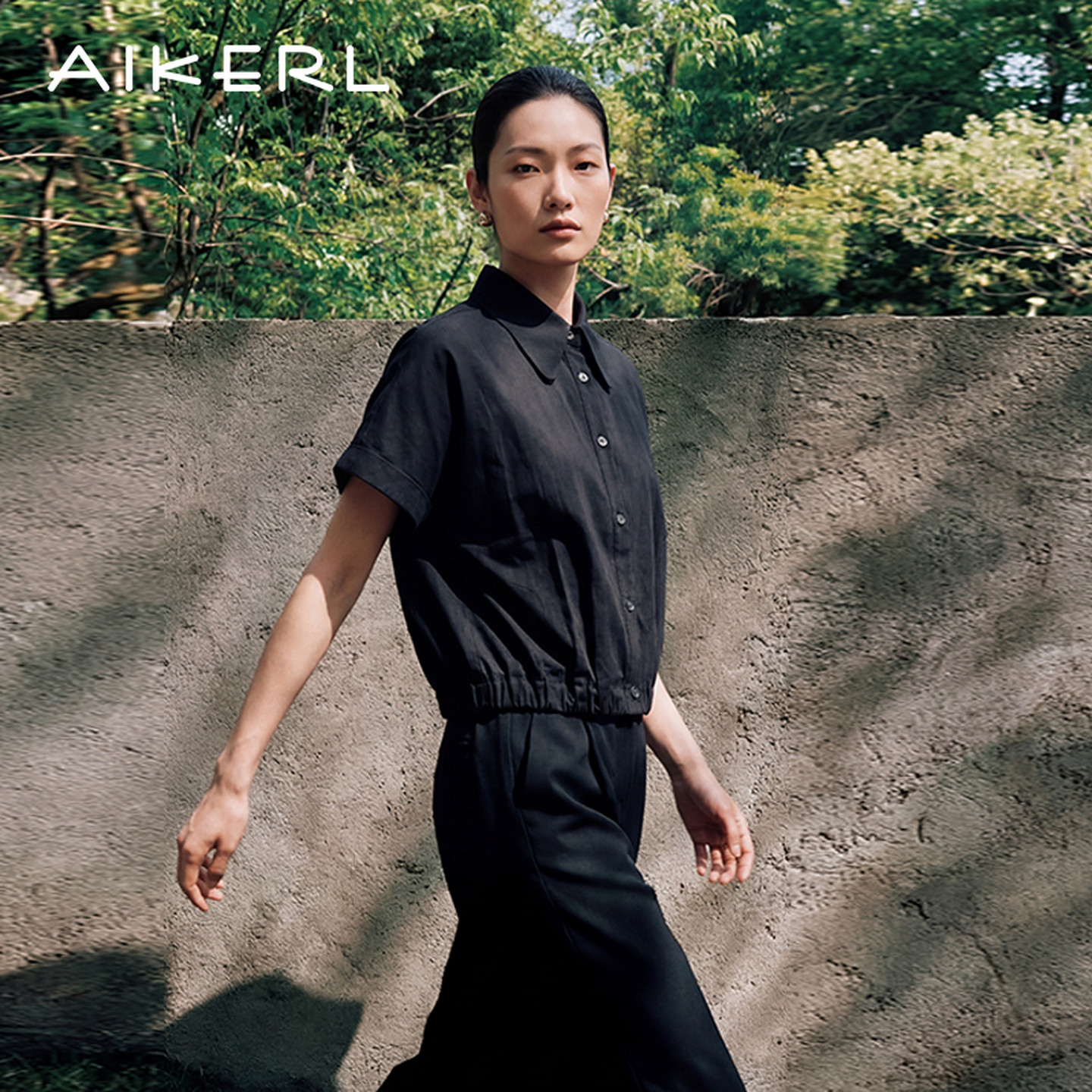 AIKERL艾可儿高智感棉质直身极简POLO领短袖黑色衬衫E252307