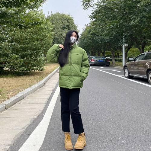 晶煊潮牌情侣绿色羽绒服送运费险