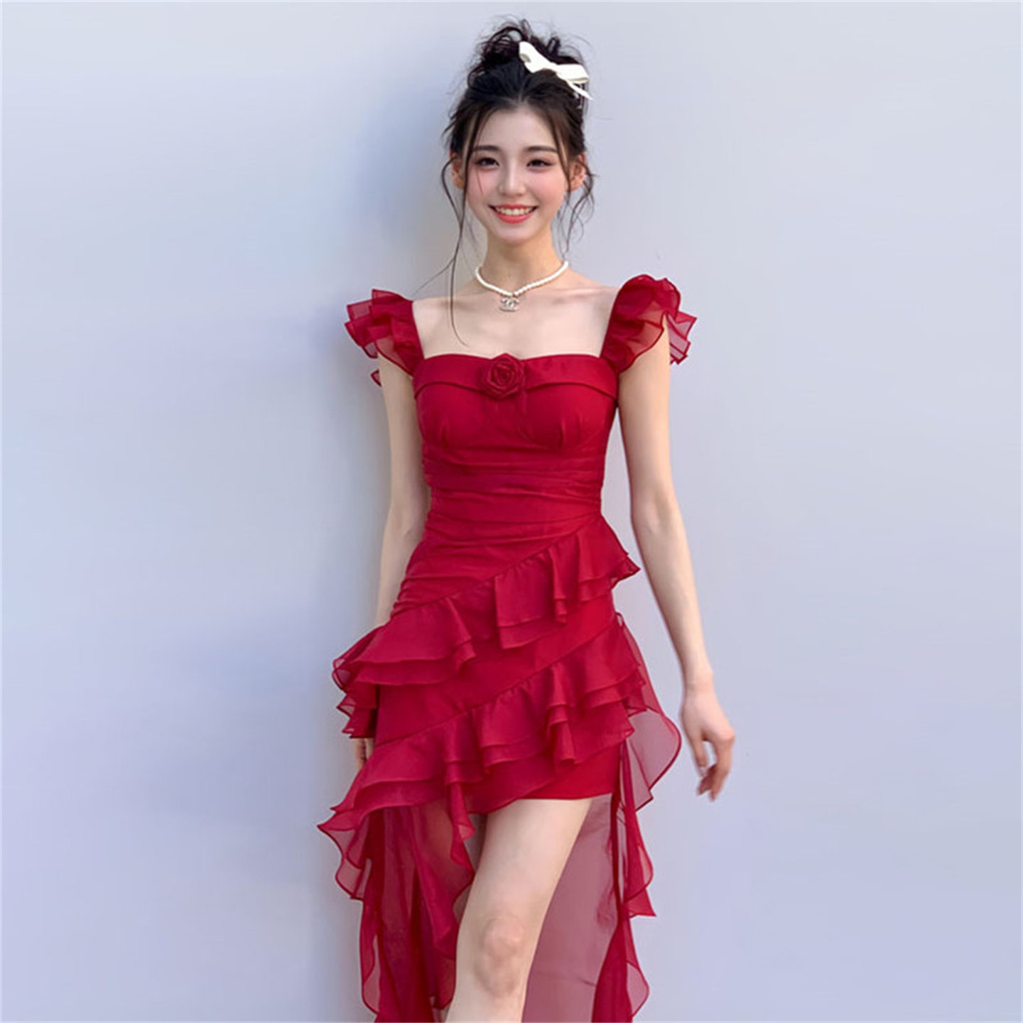 纯欲小飞袖红色玫瑰拖尾吊带裙女2026新款不规则荷叶边绝美连衣裙