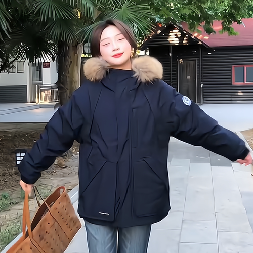 晶煊韩系藏青色大毛领连帽棉服女