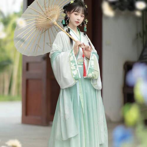 成年人汉服女学生齐胸印花