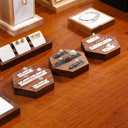 胡桃木戒指道具耳钉摆件