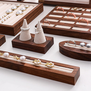 胡桃木戒指拖盘饰品展示架大容量绒布米色戒指架底座珠宝拍摄道具