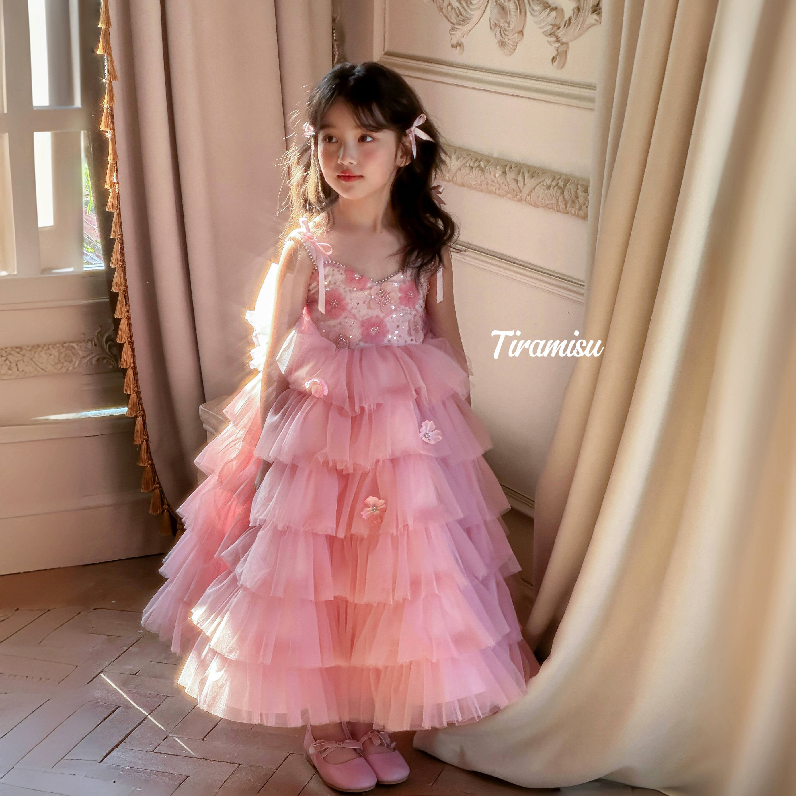 女童连衣裙2026夏季新款绝美儿童生日礼服吊带蛋糕蓬蓬演出公主裙