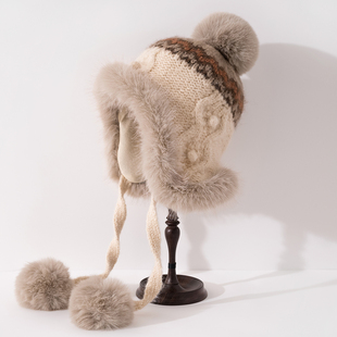 复古针织护耳帽女冬季保暖雷锋帽可爱毛绒毛球东北旅游秘鲁帽2025