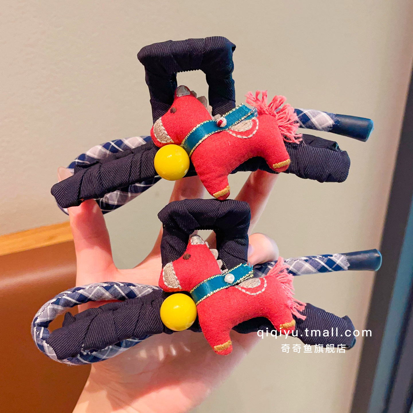 宝宝2026新款氛围感红色小马抓夹女孩新年发饰女童不伤发喜庆发夹,童装/婴儿装/亲子装,发饰,淘宝优惠券,粉丝福利购,淘宝优惠卷