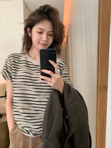 Hers设计立体肌理条纹短袖T恤女