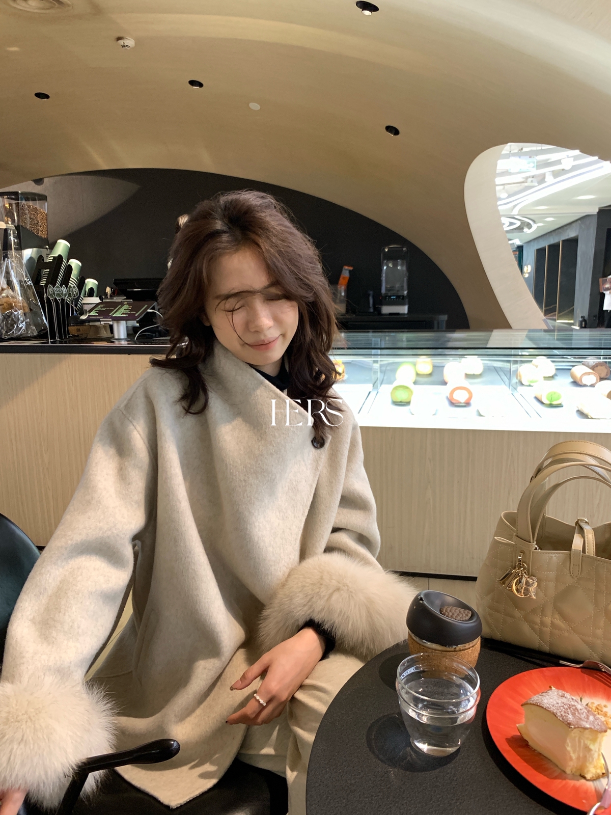 一勺甜 hers冬日战袍！气质简约清冷感羊毛外套女冬季大爷衣92784