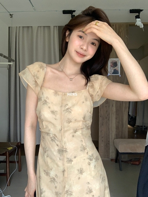 METWO hers法式荷叶边后背镂空连衣裙女夏季碎花收腰长裙20807
