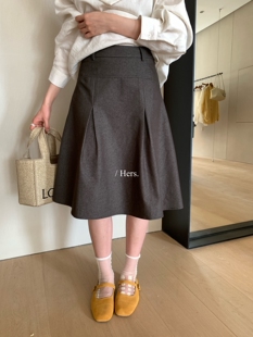 半身裙女80150 简约韩系调性A摆显瘦压褶中款 26年早春 Hers