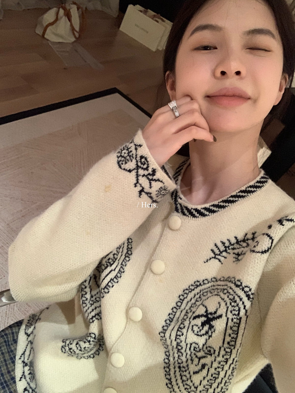 Hers复古小众单排扣保暖毛衣女
