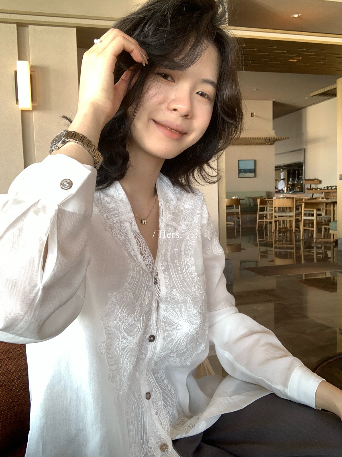 一勺甜【Hers】简约日常慵懒度假感v领蕾丝提花衬衫女 80314