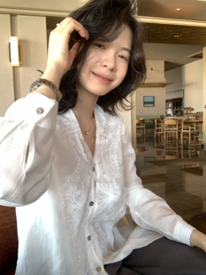 女 简约日常慵懒度假感v领蕾丝提花衬衫 80314 Hers 一勺甜