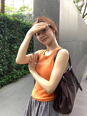 METWO 8832#私服橘背心！无敌显白百搭小众薄款气质辣妹纯色上衣