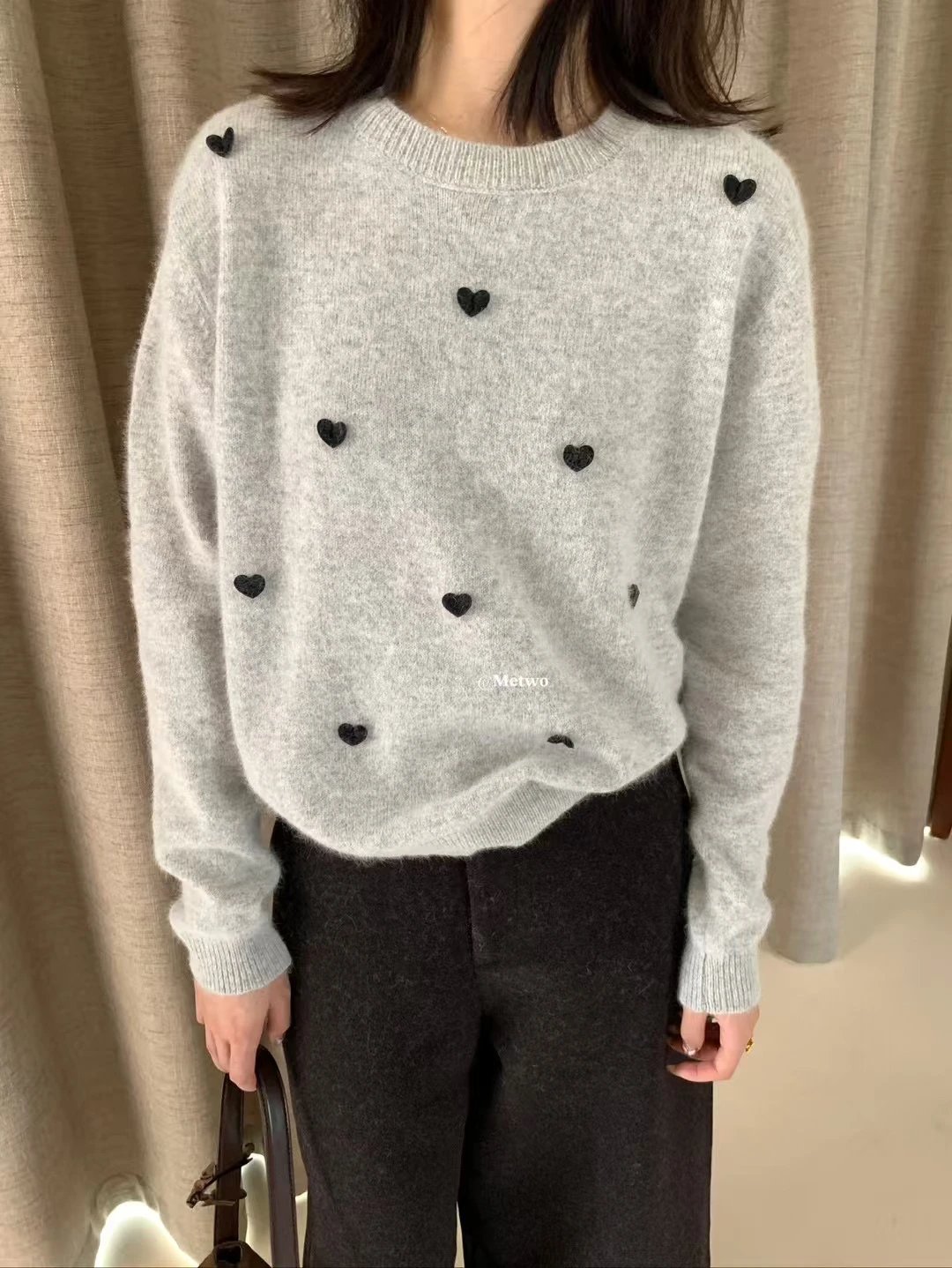 一勺甜浣熊爱心套头软糯圆领毛衣