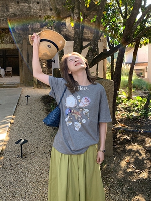 26年早春！【Hers】简约日常休闲手工缝制贝壳重工短袖T恤女80133