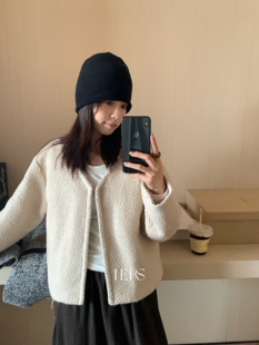 一勺甜 hers气质夹棉v领小香短外套女2025冬季圆领毛呢上衣92570