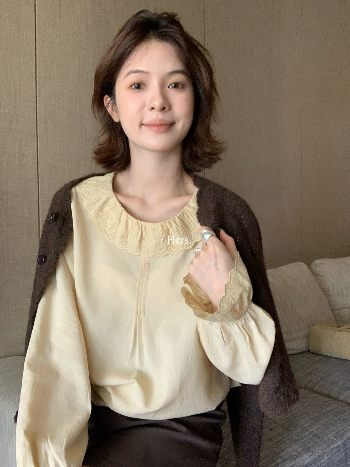 Hers提花领口蕾丝花边娃娃小衫女