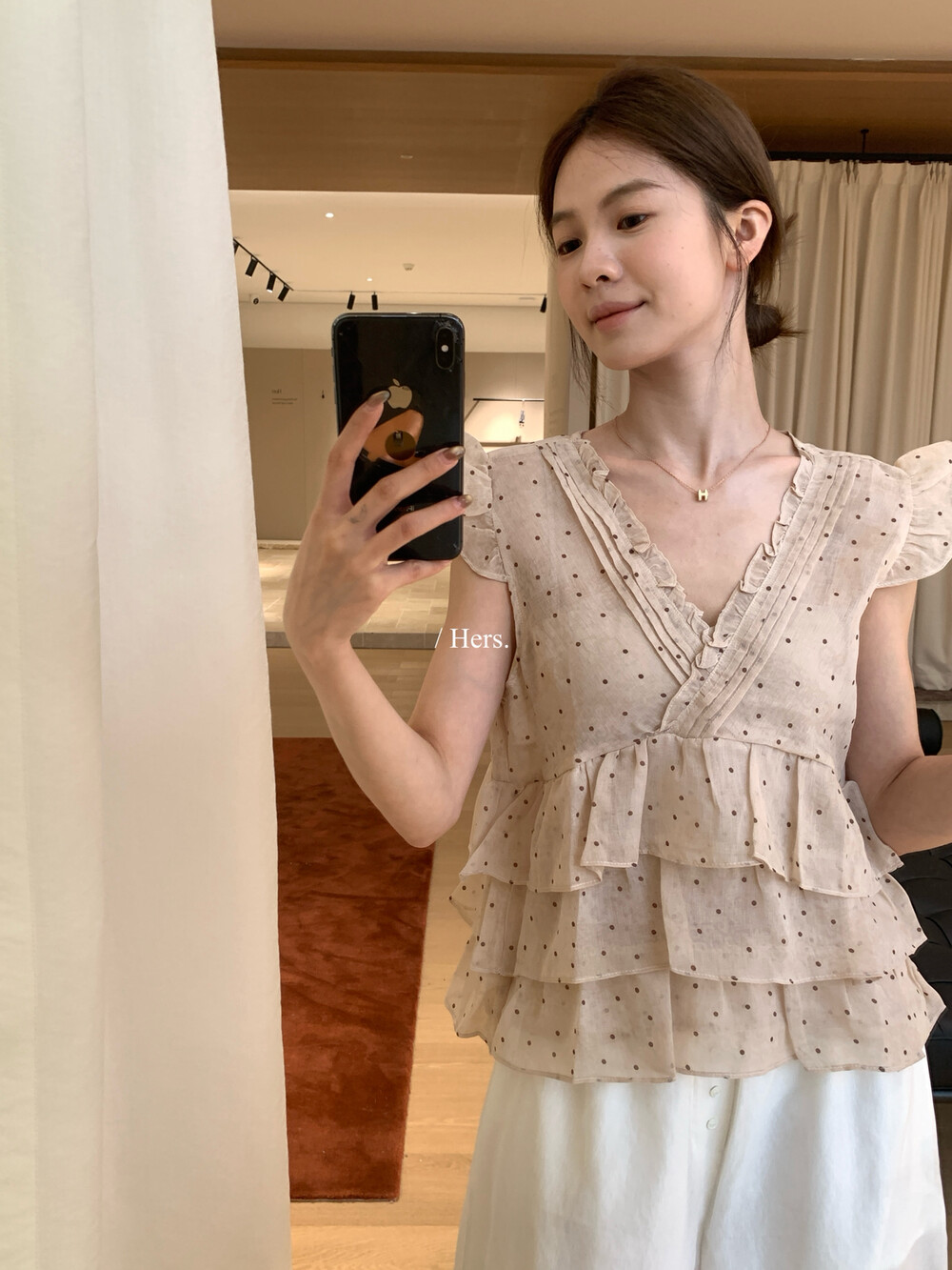 Hers波点荷叶边V领娃娃小衫女