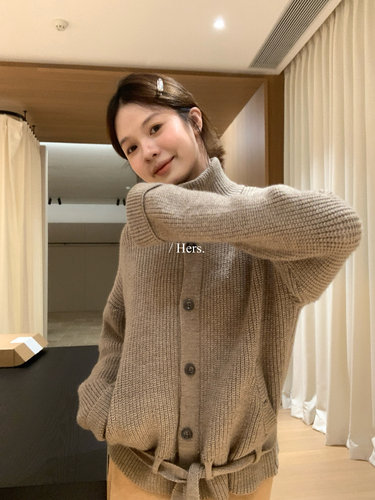 一勺甜【Hers】冬日松弛感高领单排扣毛衣(配腰带)女2026冬62174