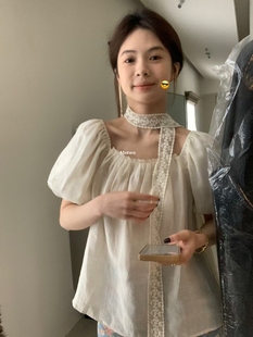 8769亚麻 新款 METWO 配飘带丝巾上衣女夏季 设计方领泡泡袖 娃娃衫