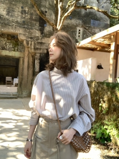 女 简约复古日常小调性翻领条纹宽松小衫 80186 Hers 26年早春
