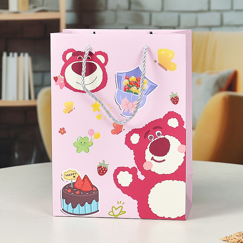 草莓熊卡通礼品袋白卡加厚购物袋可爱生日礼物包装纸袋手提礼物袋