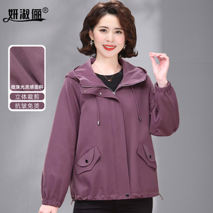 洋气中老年女装连帽风衣妈妈装春季短款外套宽松大码2026春装新款