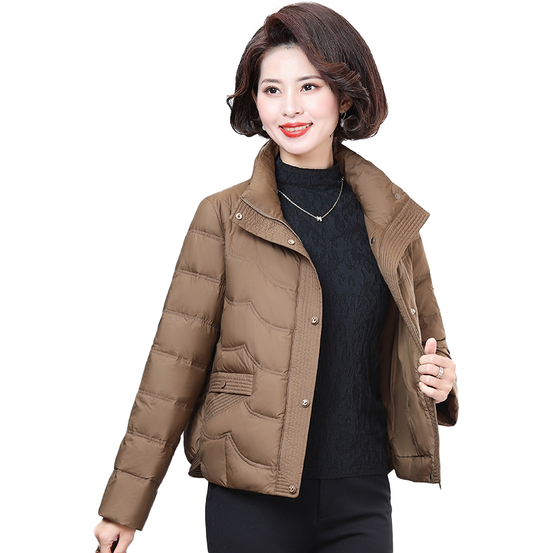 中年妈妈羽绒服短款年轻洋气新款50岁小个子冬季白鸭绒棉袄外套女