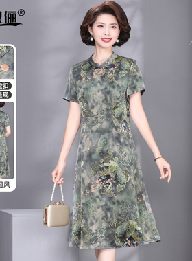 妈妈夏装高档绿色国风连衣裙女2025新款中老年人端庄改良旗袍裙子