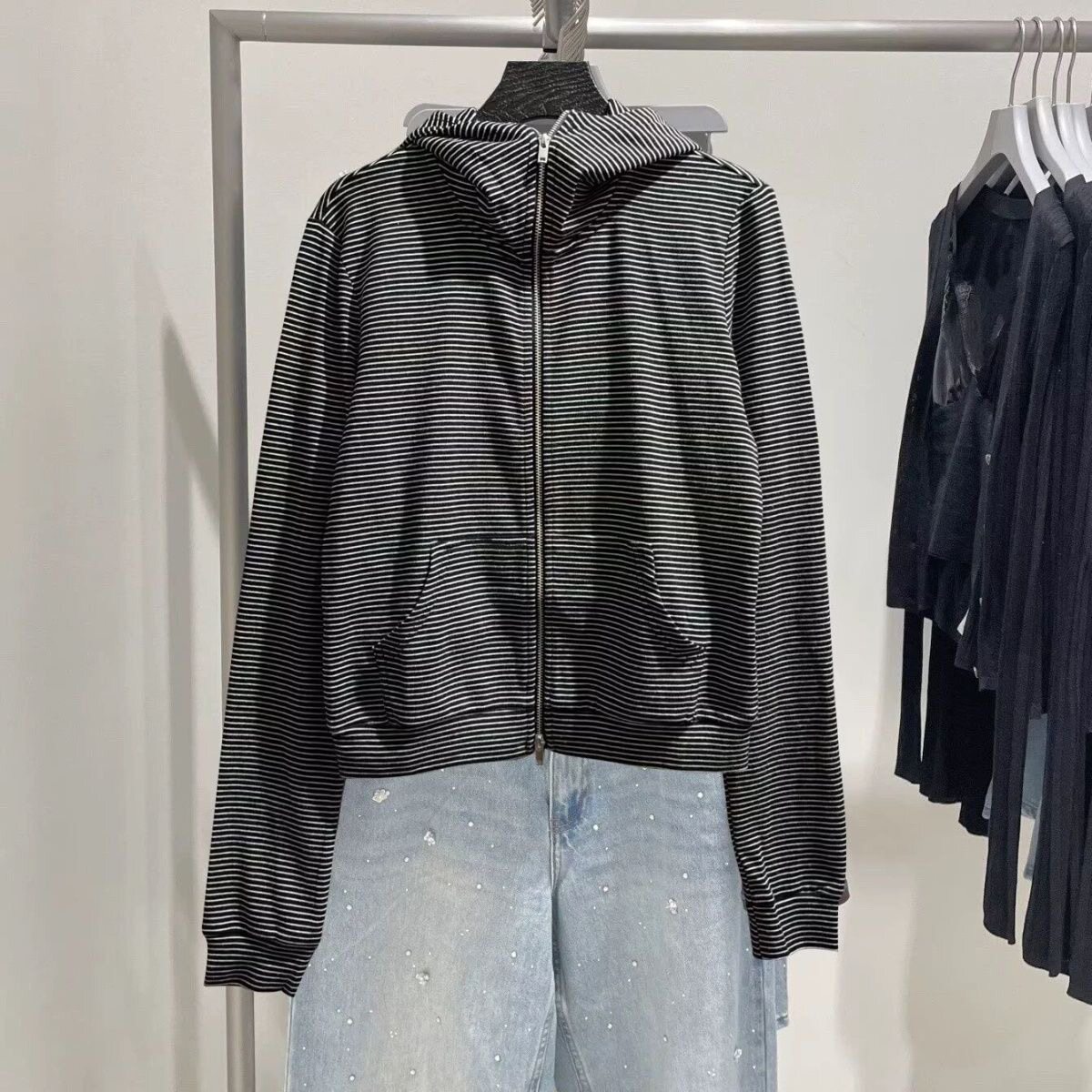经典黑白条纹短款连帽外套女早秋短外套