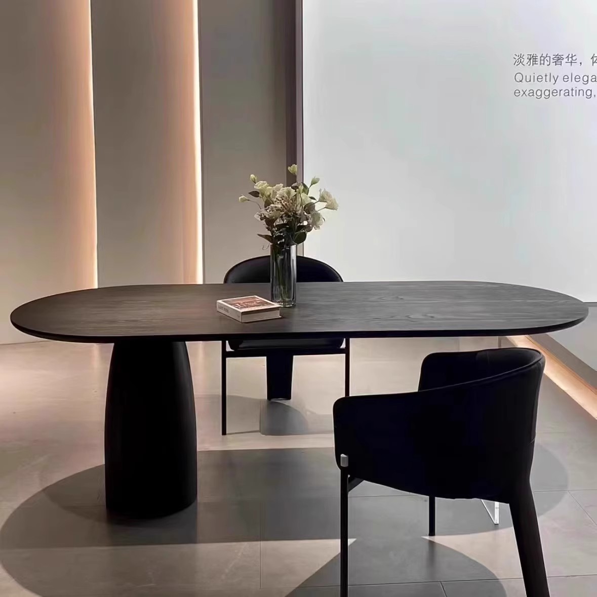 侘寂风黑色弧形实木餐桌亚克力悬浮办公桌法式椭圆饭桌复古接待桌