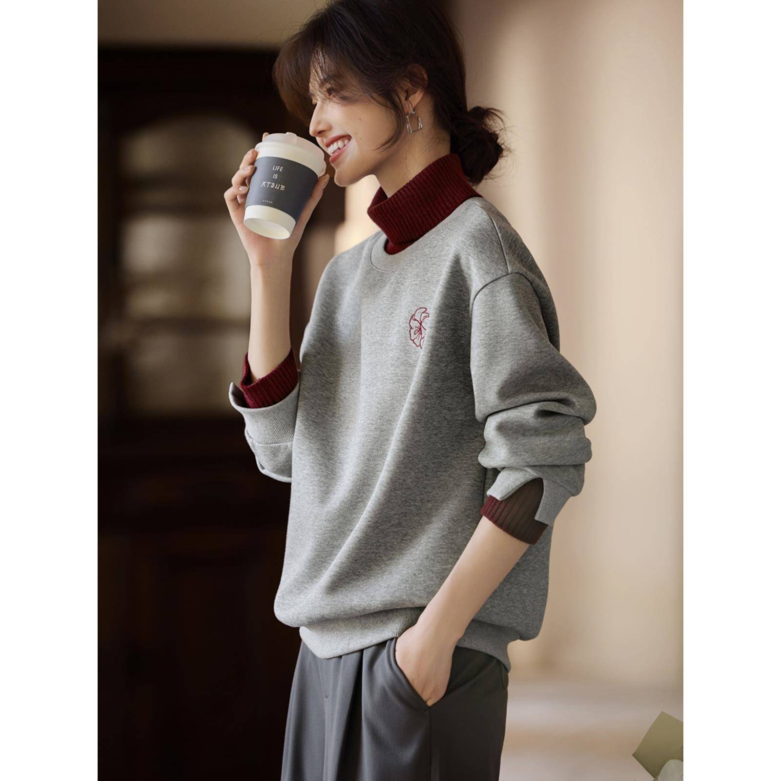 XWI欣未撞色拼接刺绣高领卫衣女2025年秋冬今年流行爆款上衣