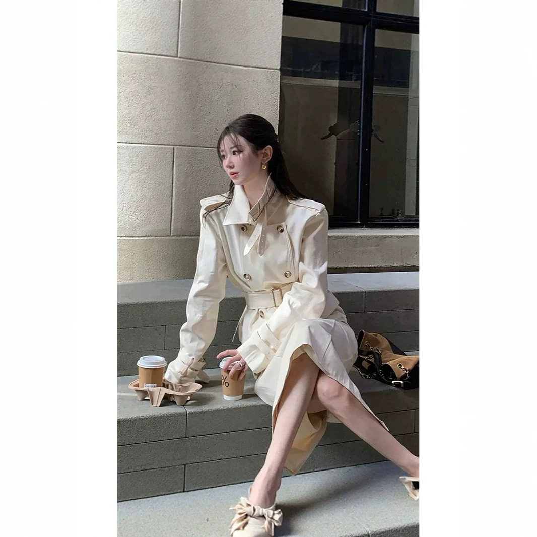 白色立领短款风衣女2026秋季新款高级感小个子英伦风时尚正肩外套
