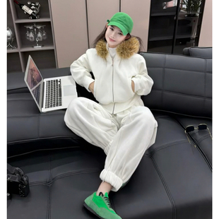 巨好看冬装套装韩系减龄白色加绒加厚毛领连帽卫衣两件套休闲运动