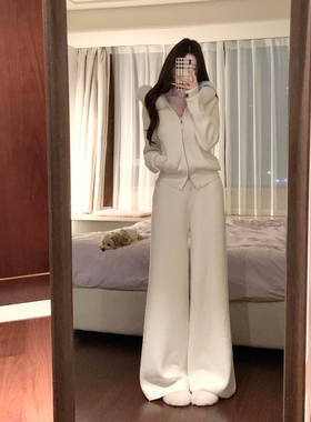 巨好看的冬装一整套韩系减龄白色加绒毛领连帽卫衣两件套休闲运动