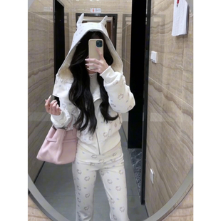 韩系绝美小套装冬装高级感加绒毛领印花连帽卫衣高腰微喇裤两件套