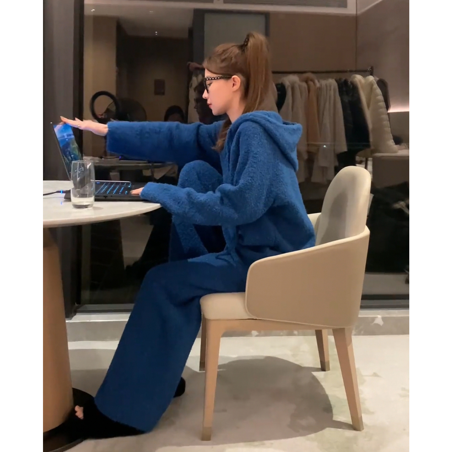 韩系独特漂亮冬装两件套针织毛衣